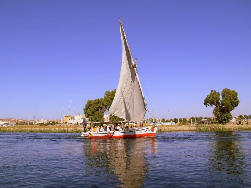 قایق سواری بر روی نیل: سفری فراموش نشدنی در قلب مصر